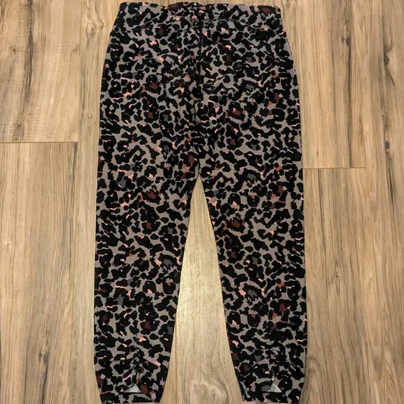 Calvin Klein Performance Leggings - Picture 3 of 7